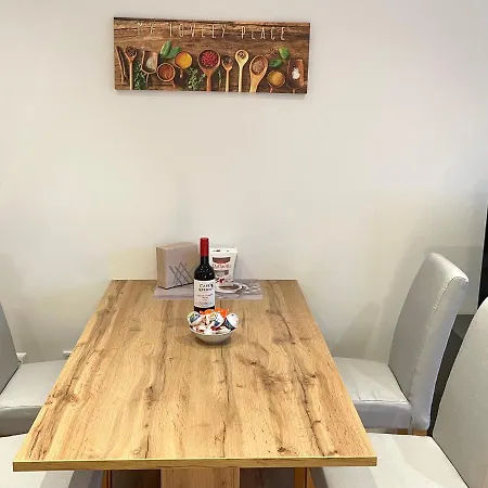 Perfekt Fuer Monteure, 5 Personen * Graz